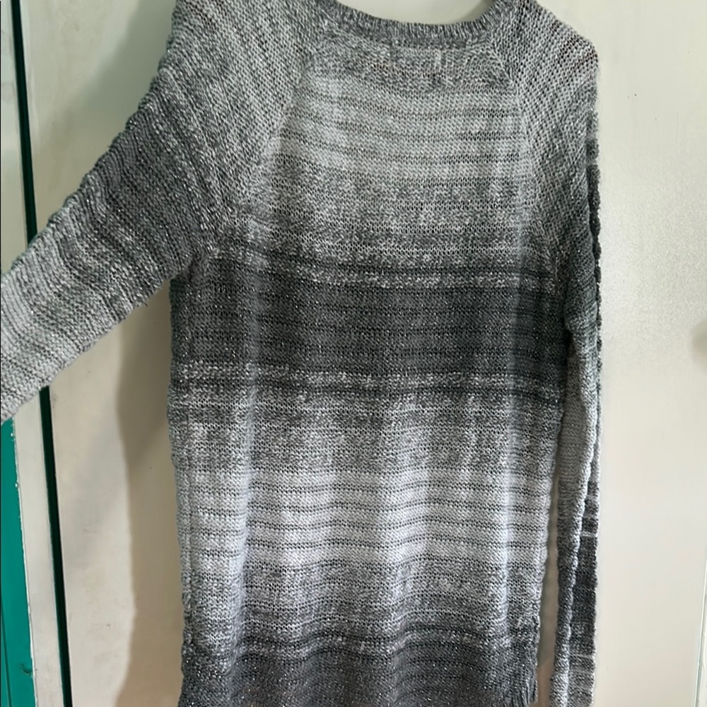 Hollister Gray V-Neck Sweater with Gradient Knit - Picture 5 of 6